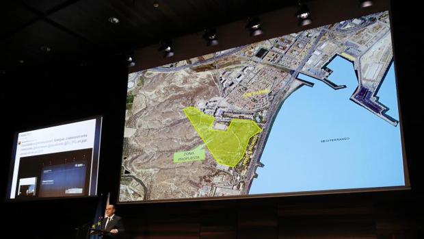 El alcalde de Alicante, Gabriel Echávarri, presenta el proyecto de bosque urbano en el acto de la EUIPO